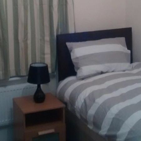 לונדון Acton Lodge Guest House מראה חיצוני תמונה