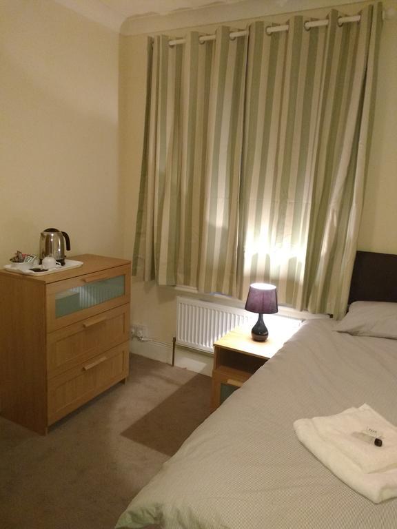 לונדון Acton Lodge Guest House מראה חיצוני תמונה